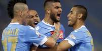 Insigne comemora gol na vitória do Napoli sobre a Fiorentina  Foto: AP
