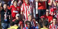 Ainda dentro de campo, Pape Diop se revoltou com a torcida adversária após a partida contra o Atlético de Madrid  Foto: AP