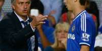 Jos&eacute; Mourinho acredita que Oscar chegar&aacute; em alta &agrave; Copa, mas fez ressalvas  Foto: Reuters