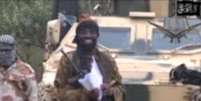 <p>Imagem feita a partir de um vídeo obtido pela AFP, divulgada em 5 de maio, mostra o líder do grupo extremista islâmico Boko Haram, Abubakar Shekau, fazendo um discurso</p>  Foto: AFP