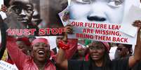 <p>Mulheres pedem a libertação de mais de 200 meninas sequestradas pelo grupo extremista Boko Haram, em Lagos, em 5 de maio</p>  Foto: AP