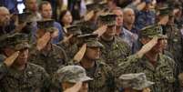 Militares da Filipina se apresentam em cerimônia nesta segunda-feira  Foto: AP