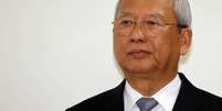 <p>Ministro do Comércio Niwatthamrong Boonsongphaisan aborda jornalistas em Bangkok, nesta quarta-feira, 7 de maio</p>  Foto: Reuters