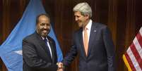 <p>Presidente da Som&aacute;lia,&nbsp;Hassan Sheikh (&agrave; esquerda), encontra com o secret&aacute;rio de Estado dos EUA, John Kerry</p>  Foto: Reuters