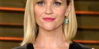 <p>Reese Whiterspoon - "A atriz investiu no batom cereja, olhos contornados e esfumados com sombra preta apenas no cantinho externo e blush rosado", explica Mariana</p>  Foto: Getty Images