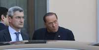 Berlusconi entrou no Instituto Sagrada Família sem fazer declarações aos mais de 100 jornalistas presentes  Foto: Antonio Calanni / AP