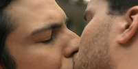 <p>Personagens de Thiago Fragoso e Mateus Solano se beijaram na novela &#39;Amor &agrave; Vida&#39;, da TV Globo</p>  Foto: Reprodução