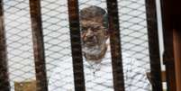 <p>Mursi é acusado de colaborar com o movimento islamita palestino Hamas para perpetrar "ações inimigas contra o país" e do assassinato e sequestro de policiais e réus durante o assalto a uma prisão</p>  Foto: AP