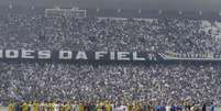 <p>Torcida promete lotar a nova casa corintiana</p>  Foto: Ricardo Matsukawa / Terra