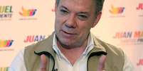 <p>O presidente da Colômbia, Juan Manuel Santos, participa de entrevista em Villavicencio, em 6 de maio. Ele prometeu "dar a vida" para trazer paz para a Colômbia, mas disse que se não for eleito, as negociações com as Farc poderão entrar em colapso</p>  Foto: Reuters