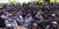 <p>Jovens sequestradas em abril aparecem em imagem; grupo pede presos em troca de soltar as raptadas</p>  Foto: AFP