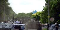 <p>Soldados ucranianos tomam posição em um posto de controle perto da cidade ucraniana oriental de Slavyansk, em 13 de maio</p>  Foto: AFP