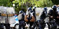 Policiais participam de treinamento para a Copa do Mundo de Futebol, no Rio de Janeiro  Foto: Daniel Ramalho / Terra