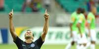 Branquinho festeja seu gol na vit&oacute;ria do Bahia sobre o Am&eacute;rica-MG  Foto: Romildo de Jesus / Ag&ecirc;ncia Lance