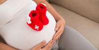 Cerca de 5% das mulheres que começam a ter contrações antes das 37 semanas de gravidez dão à luz em até 10 dias  Foto: BBC News Brasil