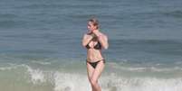 Let&iacute;cia Spiller esteve nesta sexta-feira (16) na praia da Barra da Tijuca, no Rio de Janeiro  Foto: Dilson Silva / AgNews