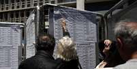 Um total de 8,9 milhões de cidadãos foram convocados neste domingo às urnas na Grécia para escolher prefeitos de 325 municípios e governadores das 13 regiões  Foto: Alkis Konstantinidis  / Reuters
