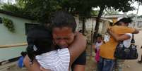 <p>Santos anunciou que o governo assumirá todos os custos de atendimento dos feridos e dos funerais</p>  Foto: Reuters