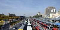 <p>Ônibus estacionados no terminal Dom Pedro, no centro da capital paulista</p>  Foto: Alan Morici / Terra