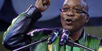 <p>Presidente Jacob Zuma aborda partid&aacute;rios em um com&iacute;cio da vit&oacute;ria no Congresso Nacional Africano (ANC), em Joanesburgo, em 10 de maio</p>  Foto: Reuters