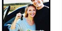 Post do Bomneg&oacute;cio.com em sua p&aacute;gina no Facebook, dizendo que as pessoas da foto eram um casal que havia comprado um carro pelo site  Foto: Reprodu&ccedil;&atilde;o