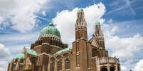 <p>Basílica de Koekelberg é uma das diversas atrações turísticas de Bruxelas</p>  Foto: Shutterstock