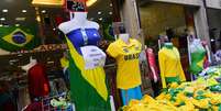 <p>Feriados em função da Copa do Mundo afetaram o movimento nas lojas de todo o País em junho, segundo a Serasa</p>  Foto: Daniel Ramalho / Terra