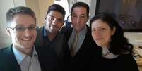 <p>Parceiro de Glenn Greenwald, David Miranda publicou um selfie com Edward Snowden e a cineasta Laura Poitras, nesta quinta-feira em sua conta no Facebook</p>  Foto: David Michael Miranda / Facebook