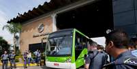 Grevistas liberaram a saída de ônibus após um acordo  Foto: Bruno Santos / Terra