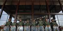<p>Soldados montam guarda durante ação, na Tailândia, nesta quinta-feira</p>  Foto: Reuters