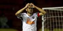 R&eacute;ver foi &agrave;s redes e se tornou o zagueiro com mais gols na hist&oacute;ria do Atl&eacute;tico-MG, com 22  Foto: Eduardo Martins/A Tarde / Futura Press