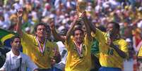 Zinho festeja conquista do tetracampeonato nos Estados Unidos em 1994  Foto: AP