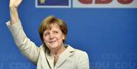<p>Chanceler alemã Angela Merkel acena para apoiantes durante o último evento de campanha da União Cristã-Democrata (CDU, nas siglas em alemão), em  Duesseldorf, Alemanha, nesta sexta-feira, 23 de maio</p>  Foto: AP
