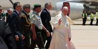 O avião do Papa Francisco pousou em Amã na manhã neste sábado, em sua primeira visita à região  Foto: Reuters