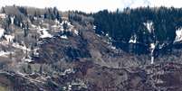 <p>Centenas de &aacute;rvores foram varridas ap&oacute;s o deslizamento de terra que aconteceu no Colorado e&nbsp;deixou 3 pessoas desaparecidas&nbsp;&nbsp;</p>  Foto: AP