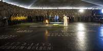<p>Papa Francisco participa de cerimônia no Salão da Lembrança, no memorial do Holocausto, em Jerusalém</p>  Foto: Reuters