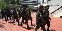 A junta militar da Tailândia recebeu nesta segunda-feira o sinal verde do rei Bhumibol Adulyadej  Foto: Sakchai Lalit / AP