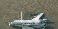 <p>Avião teve que pousar sobre o Rio da Prata, no Uruguai. Um dos passageiros morreu</p>  Foto: Terra Argentina / Reprodução