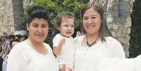 <p>Natalia foi a primeira criança a ser batizada sendo filha de casal lésbico do México</p>  Foto: YouTube / Reprodução