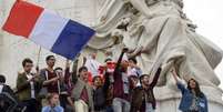 <p>Grupo de jovens participou de uma manifesta&ccedil;&atilde;o contra o partido de estrema-direita franc&ecirc;s Frente Nacional, em Paris</p>  Foto: AFP