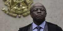 Presidente do Supremo Tribunal Federal, Joaquim Barbosa, durante um julgamento no STF, em Brasília. Barbosa, anunciou nesta quinta-feira que deixará o cargo e se aposentará da corte mais alta do país, segundo relatos dos presidentes do Senado, Renan Calheiros (PMDB-AL), e da Câmara dos Deputados, Henrique Eduardo Alves (PMDB-RN). 14/08/2013.  Foto: Ueslei Marcelino / Reuters