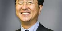 Woo Nam-sung deve deixar a companhia a partir do dia 1º de junho, o motivo não explicado  Foto: Samsung / Divulgação