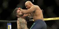 Marcos "Pez&atilde;o" x Rick "Monstro": vit&oacute;ria por nocaute de Pez&atilde;o com 20s do primeiro round  Foto: Marcelo Pereira / Terra