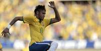 O atacante Neymar comemora gol do Brasil contra o Panam&aacute; em Goi&acirc;nia nesta ter&ccedil;a-feira.  Foto: Ueslei Marcelino / Reuters