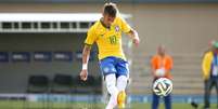 Neymar tentou driblar advers&aacute;rios com habilidade no ataque  Foto: Ricardo Matsukawa / Terra