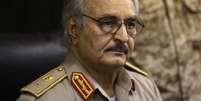 <p>General Khalifa Haftar durante uma conferência de imprensa em Abyar, pequena cidade a leste de Benghazi, na Líbia, em 31 de maio</p>  Foto: Reuters