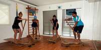 <p>Aula de SUP indoor com o equipamento Vibe Training</p>  Foto: Espaço Stella Torreão / Divulgação