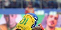 <p>Neymar foi caçado durante todo o primeiro tempo e sofreu com a marcação sérvia</p>  Foto: Alan Morici / Terra