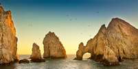 Cabo San Lucas &eacute; outra cidade visitada, famosa por belas praias e pelo El Arco, onde o Pac&iacute;fico se encontra com o Mar de Cortez  Foto: Shutterstock