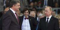 <p>Presidente russo, Vladimir Putin, (à direita) e o presidente ucraniano, Petro Poroshenko, se encontram pela primeira vez nesta sexta-feira durante homenagem ao Dia D, na França</p>  Foto: Reuters